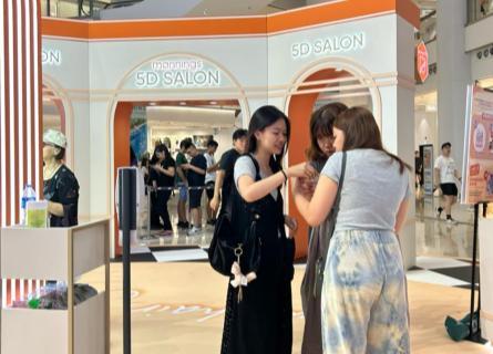 5D Salon 的主題佈置與現場參與。