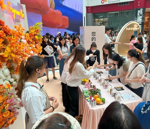 現場人物與品牌體驗內容。